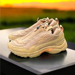 Women’s Reebok X Gigi Hadid DMX Series 2200 Sneakers Size 9.5.